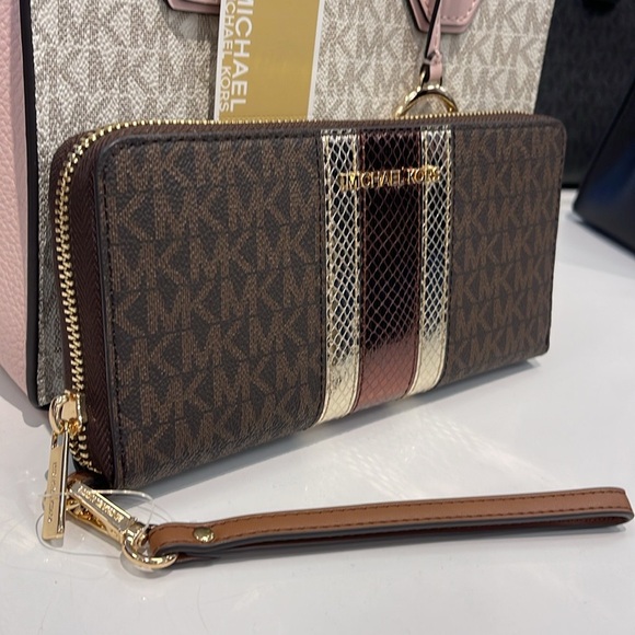 Michael Kors Jet Set Travel Large Signature Logo and Metallic Continental Wallet - Picture 6 of 16